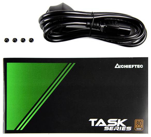 'Chieftec Task Series 80 Plus Bronze' voedingsunit met een zwart en groen ontwerp. Inclusief vier schroeven en een stroomkabel.