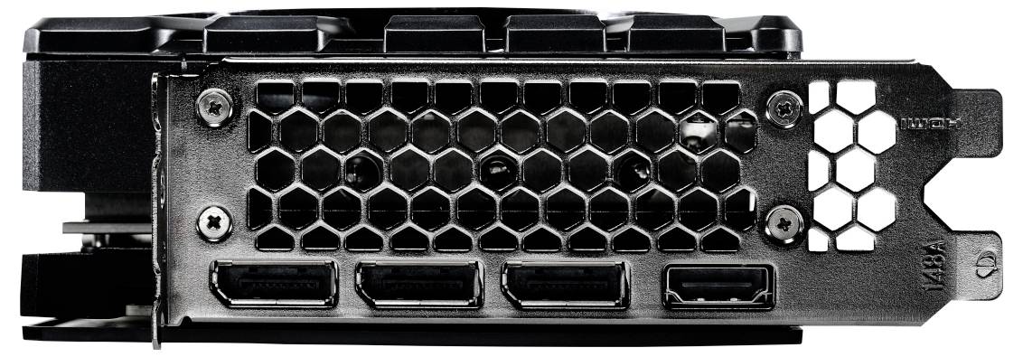 'Achterpaneel van een computergrafische kaart met drie HDMI-poorten en een displaypoort, met een metalen honingraatventilatierooster voor luchtstroom.'
