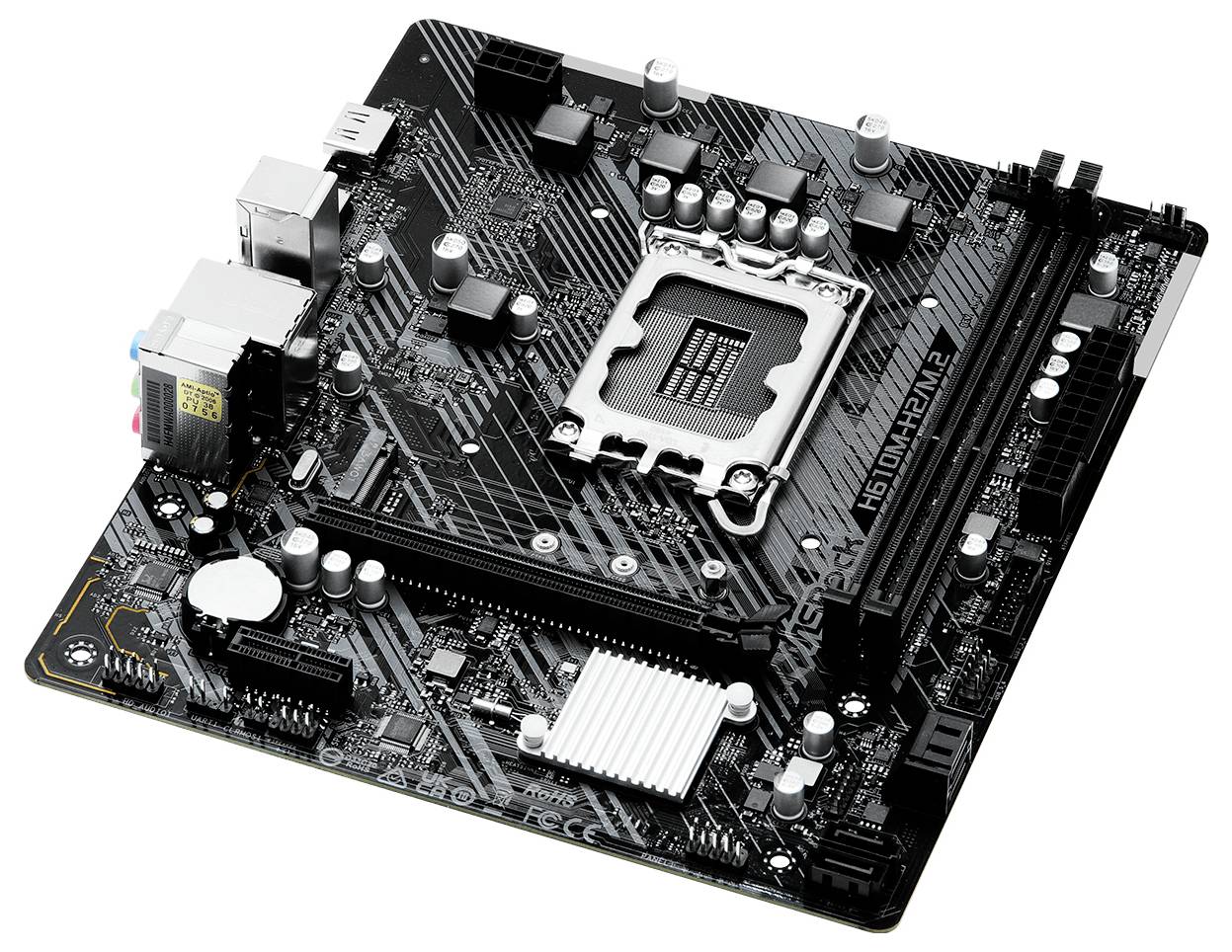 Een computermoederbord met verschillende poorten, RAM-sleuven en de CPU-socket in het midden, tegen een zwarte printontwerp-achtergrond.