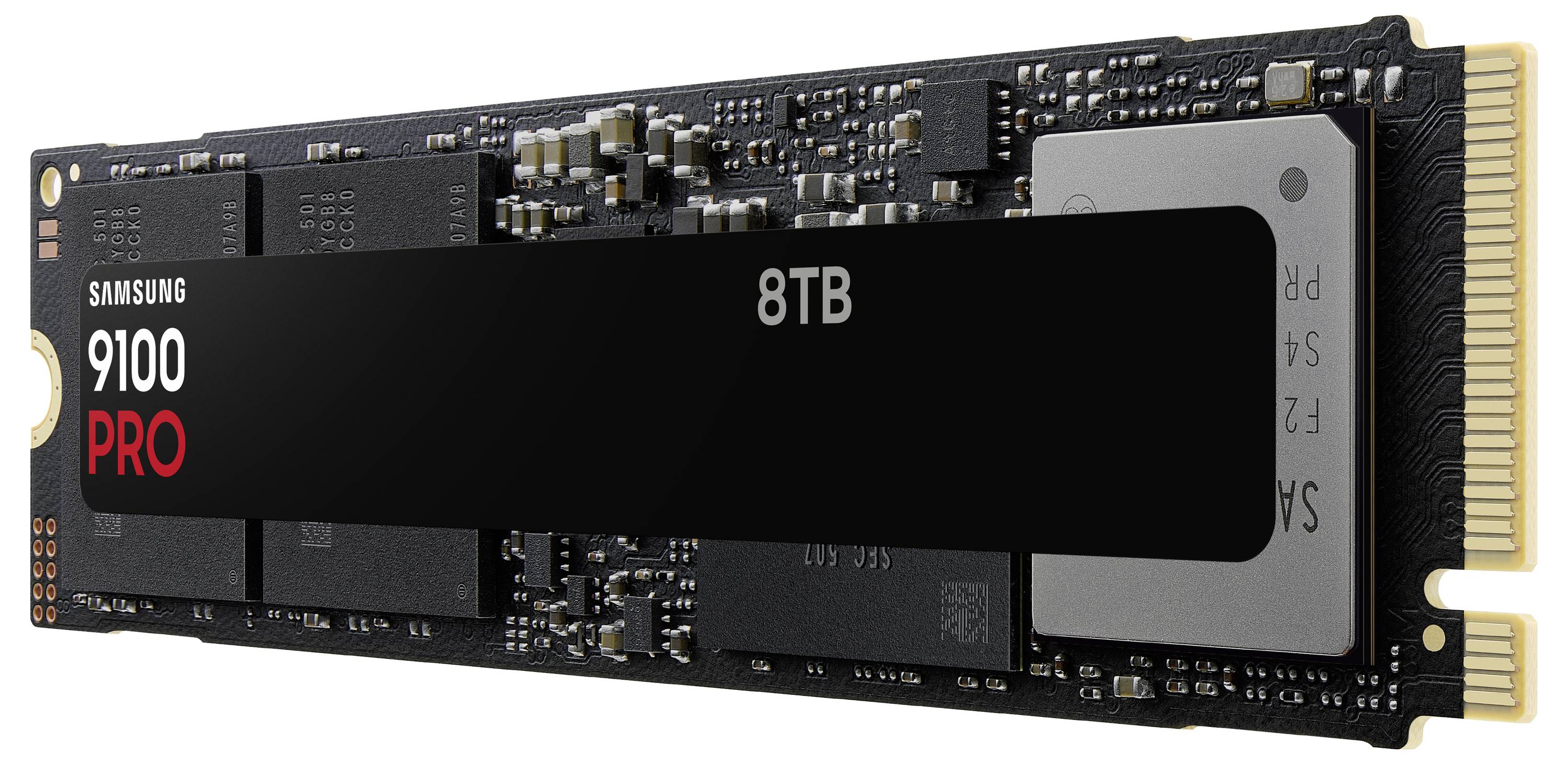 Een Samsung 9100 PRO 8TB NVMe solid-state drive, met zijn zwarte printplaat en gouden connector.