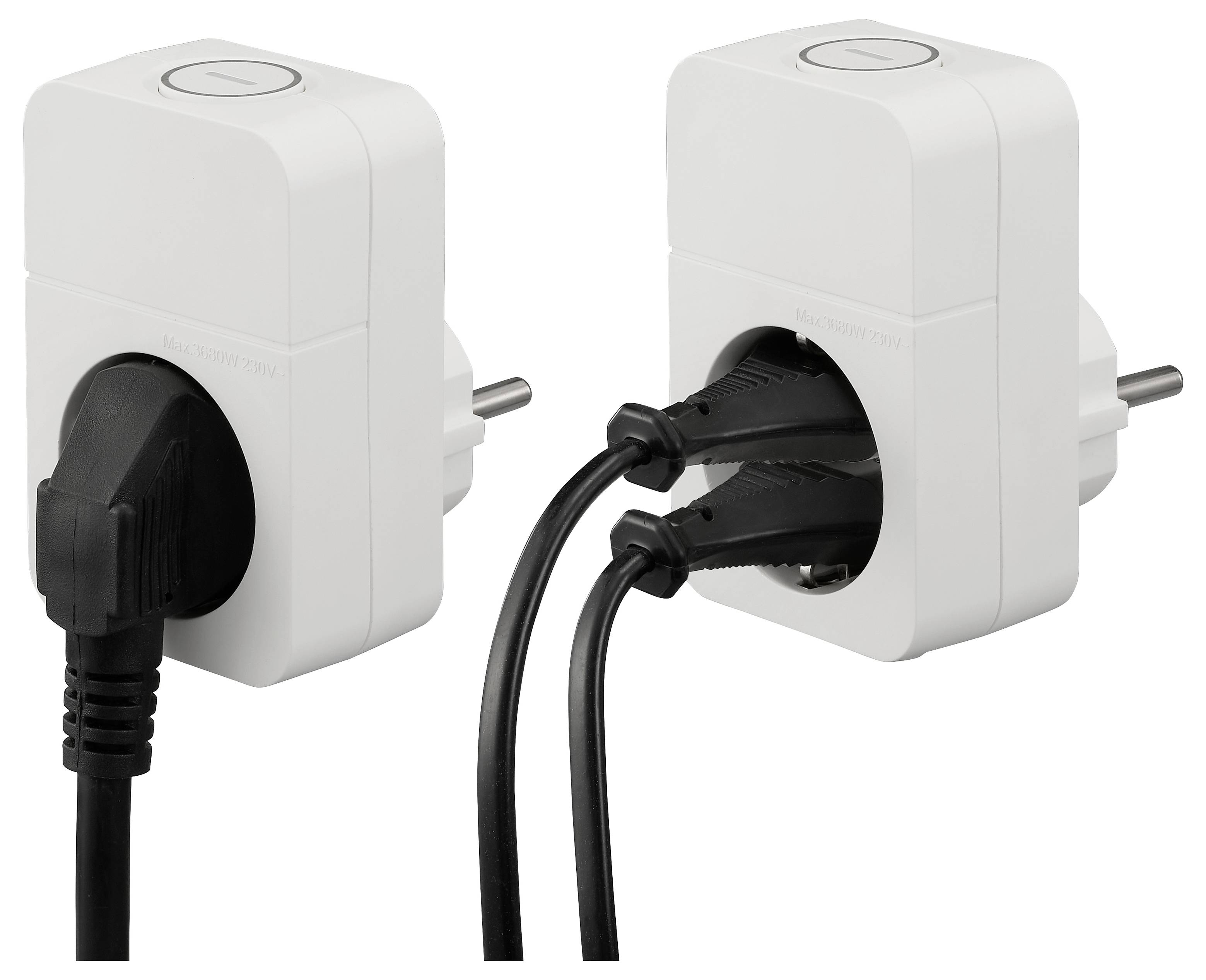 Twee witte stekkeradapters: één met een enkele zwarte stekker ingestoken, de ander met twee zwarte stekkers aangesloten, weergegeven op een witte achtergrond.