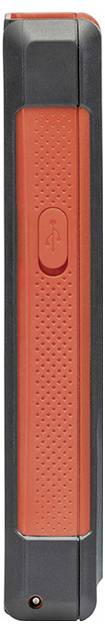 Een zwarte en rode draagbare powerbank met een verticaal USB-poort-pictogram aan de zijkant.
