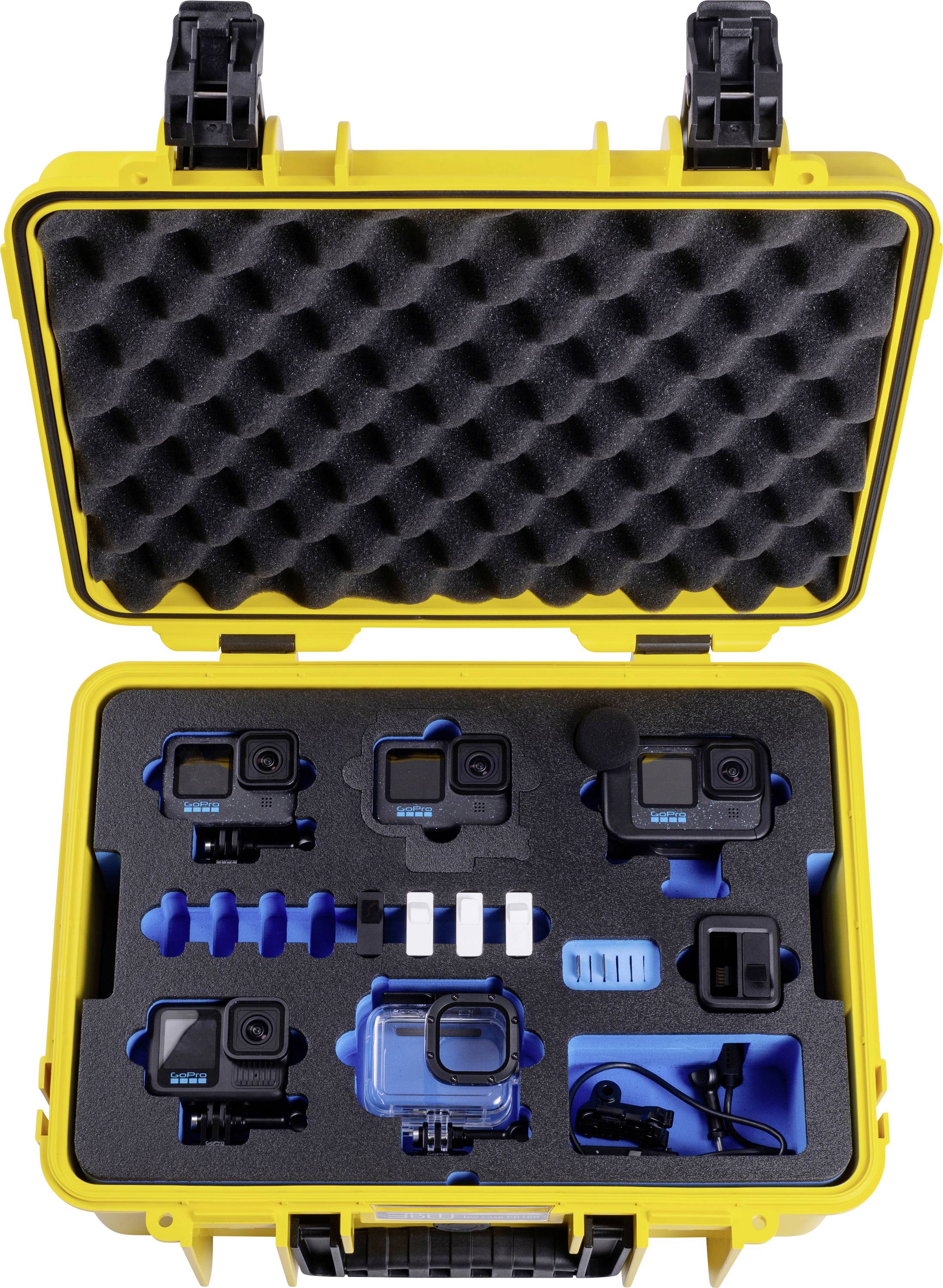 Open gele harde koffer met schuiminterieur waarin meerdere actiecamera's, bevestigingssteunen, batterijen en accessoires stevig op hun plaats worden gehouden.