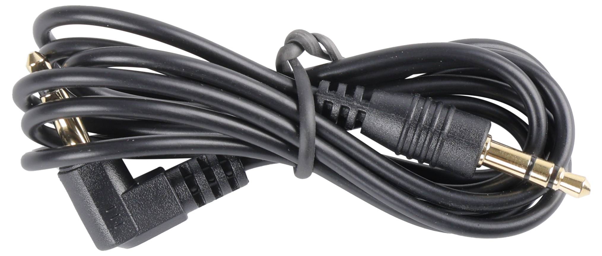 Een opgerolde zwarte audiokabel met een 3,5 mm jackplug en een haakse connector, gebruikt voor het aansluiten van hoofdtelefoons of audioapparatuur.
