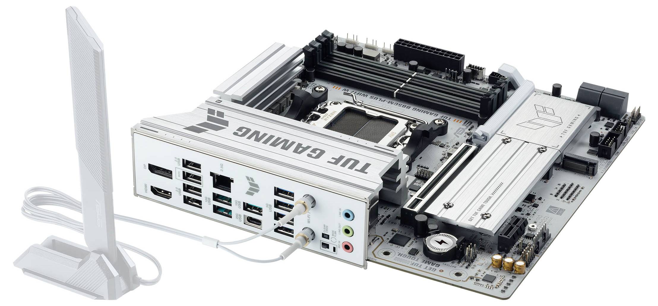 'ASUS TUF Gaming moederbord met meerdere poorten, dubbele RAM-sleuven en een Wi-Fi-antenne; ontworpen voor high-performance gaming-opstellingen.'