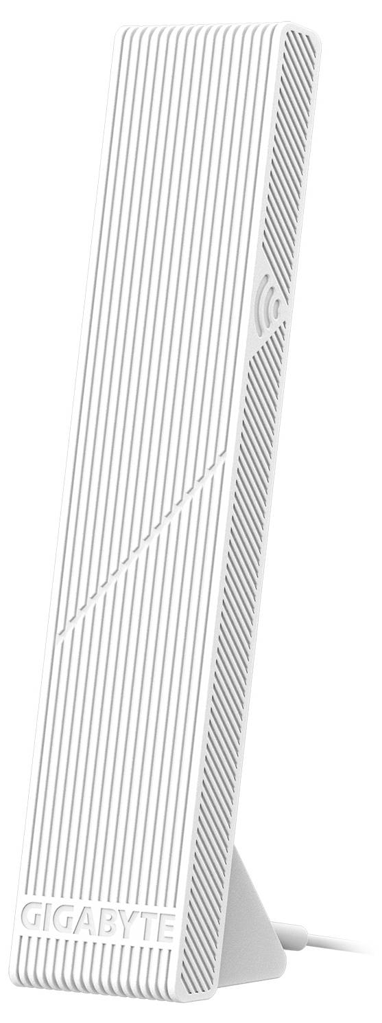 Een verticale, wit-gestreepte antenne met 'GIGABYTE' branding, ontworpen voor draadloze connectiviteit, staat rechtop op een voet.