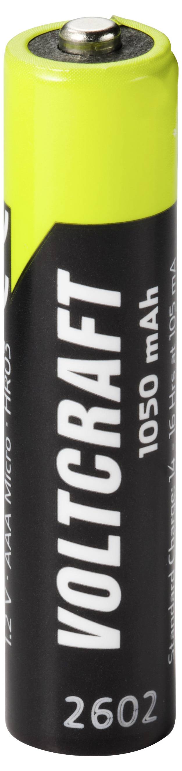 Enkele Voltcraft oplaadbare batterij van 1050 mAh met zwart en limoengroen label, weergegeven rechtopstaand op een witte achtergrond.