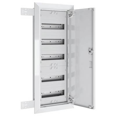 Een open elektrische verdeelkast met vijf lege rijen voor installatieautomaten en een deur aan de rechterzijde aan een scharnier.