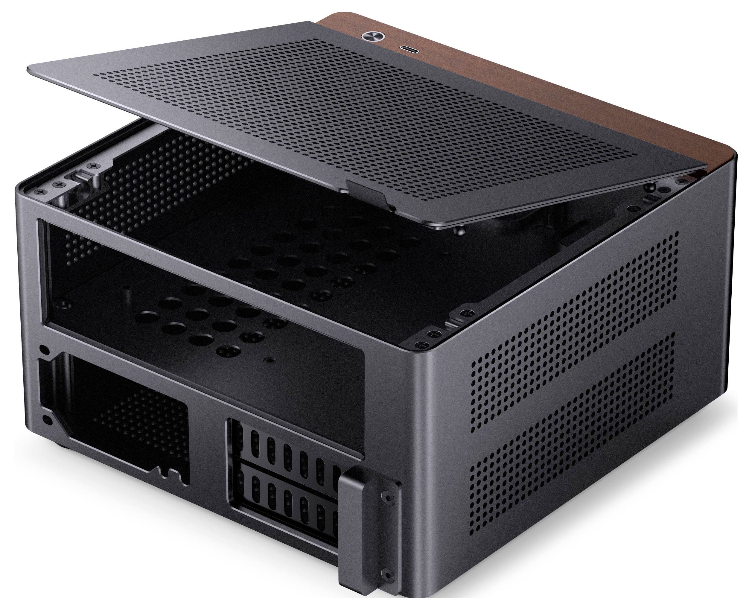 Kleine zwarte desktopcomputer-behuizing met een open bovenpaneel, waarbij de interne ruimte voor componenten zichtbaar is; mesh-ontwerp voor luchtstroom.