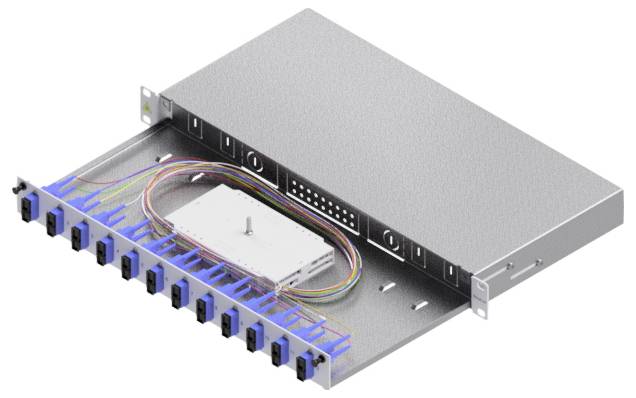 Een metalen rekunit met een schuifpaneel herbergt verschillende glasvezelconnectoren en een opgerolde kabel, wat wijst op een netwerkconfiguratie.