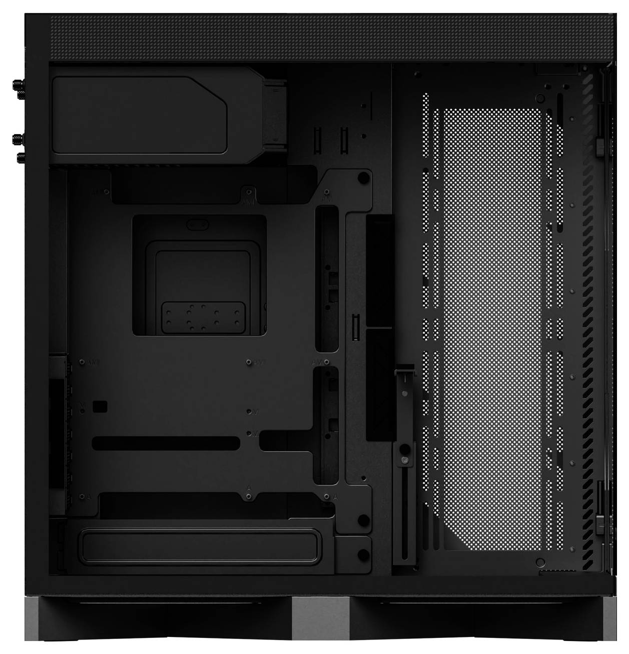 Lege zwarte computerbehuizing van binnenuit, waarbij de montageruimtes voor componenten en ventilatie zichtbaar zijn, gezien vanaf de zijkant.