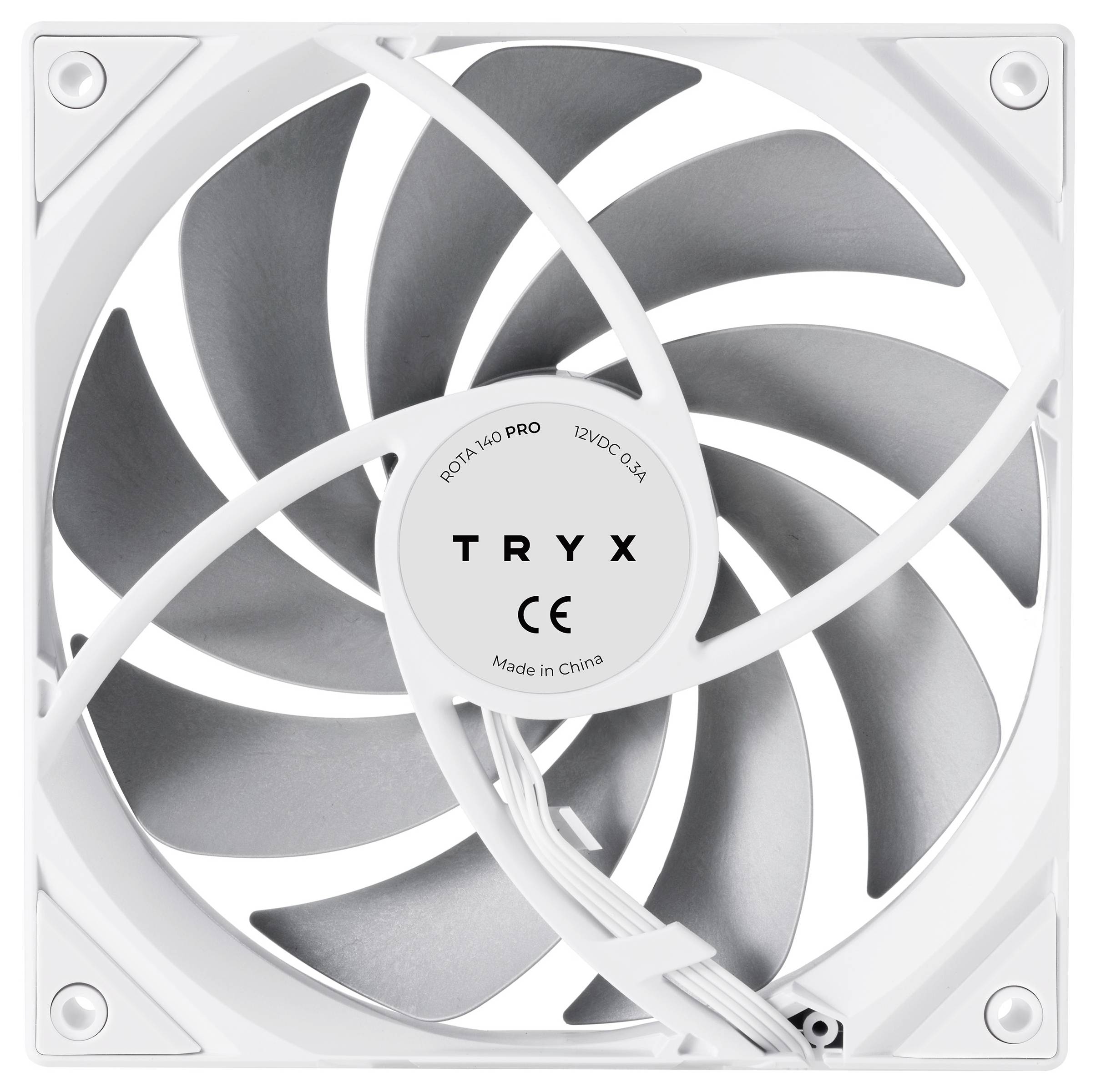 Een witte computerkoelventilator met gebogen schoepen en een centraal label met de tekst 'TRYX 12VDC 0.42A CE Made in China', gezien van voren.