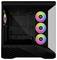 Een zwarte computerkast met een zijpaneel van glas, met drie verticale RGB-fans aan de voorkant en één aan de achterkant, een leeg interieur.