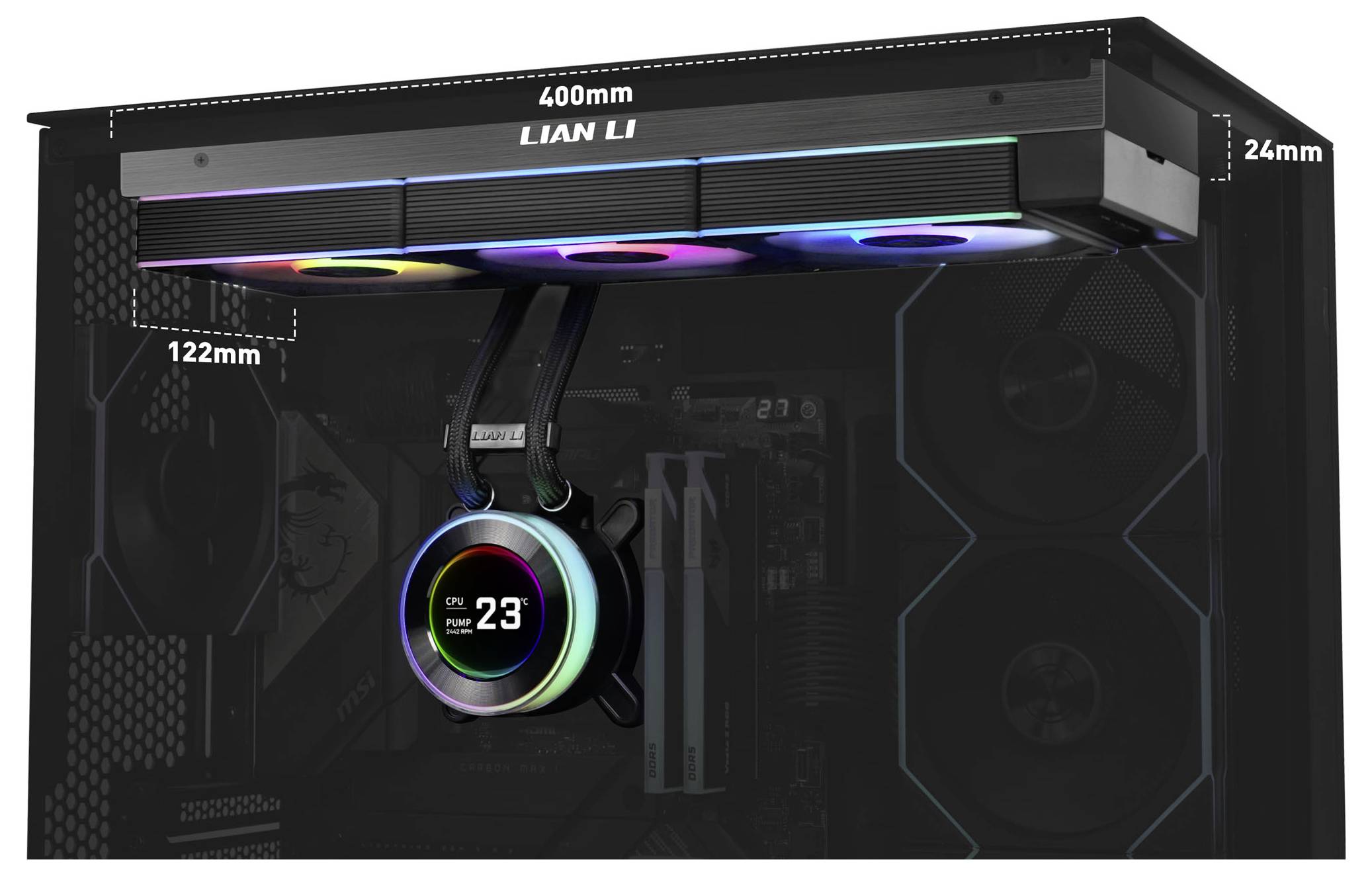 Een Lian Li computer-koelsysteem is geïnstalleerd in een pc-behuizing, voorzien van RGB-verlichting en een aangesloten CPU-koeler, met gelabelde afmetingen.