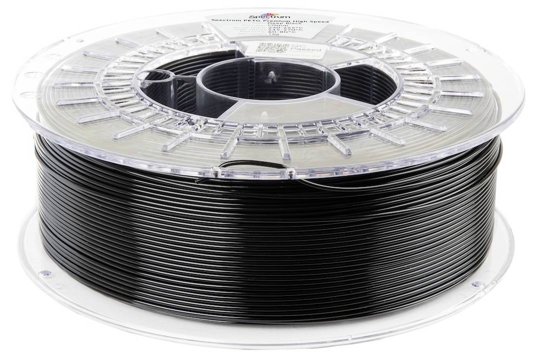 Een spoel zwart 3D-printfilament, netjes opgerold in een transparante plastic behuizing, klaar voor gebruik in 3D-printprojecten.