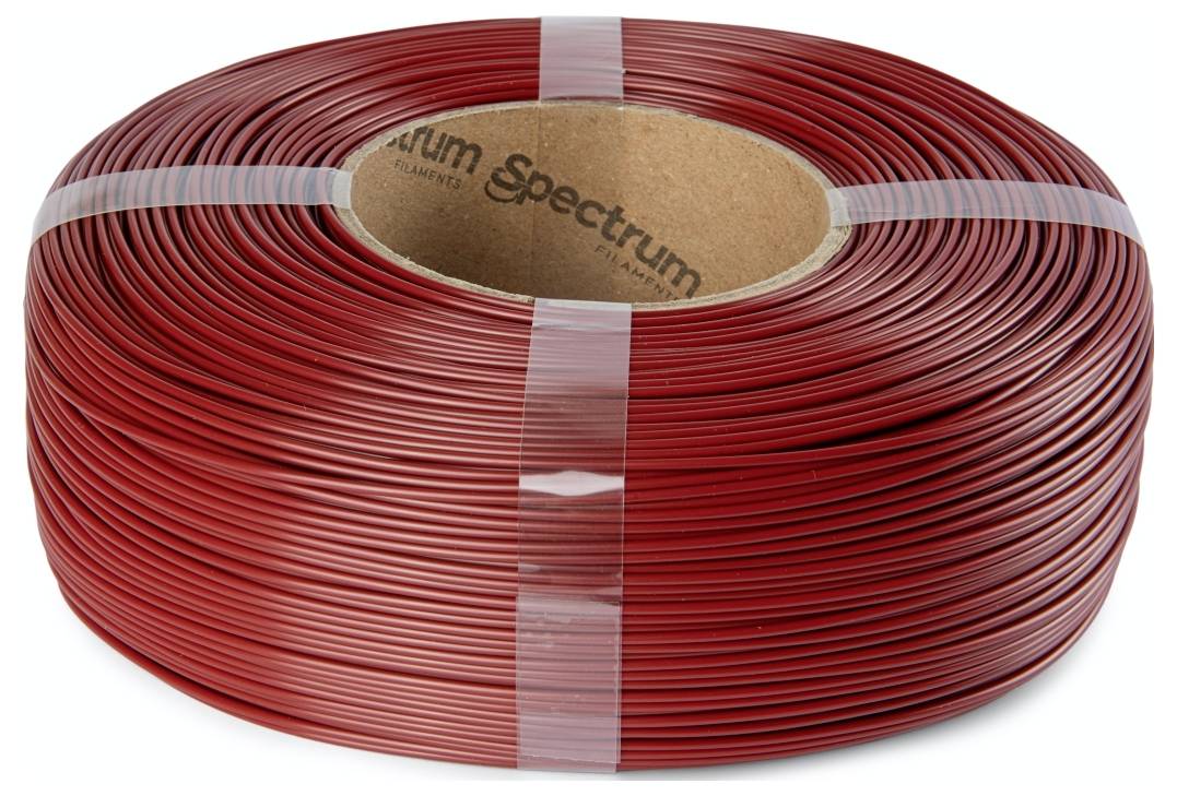 Een spoel rode Spectrum-filament voor 3D-printen, met de merknaam zichtbaar op de binnenkant van het kartonnen centrum.