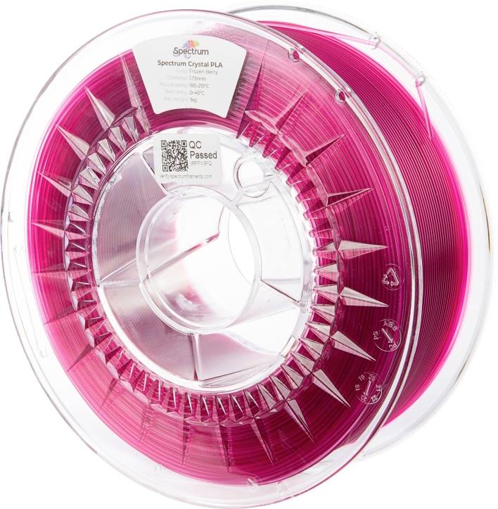 Een spoel roze 3D-printfilament met het label 'Spectrum Crystal PLA', waarbij de doorschijnende kleur wordt gedemonstreerd.