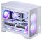 Een witte gaming-pc met RGB-verlichting wordt getoond, voorzien van een multi-fan koelsysteem, een zichtbare videokaart en een transparant zijpaneel.
