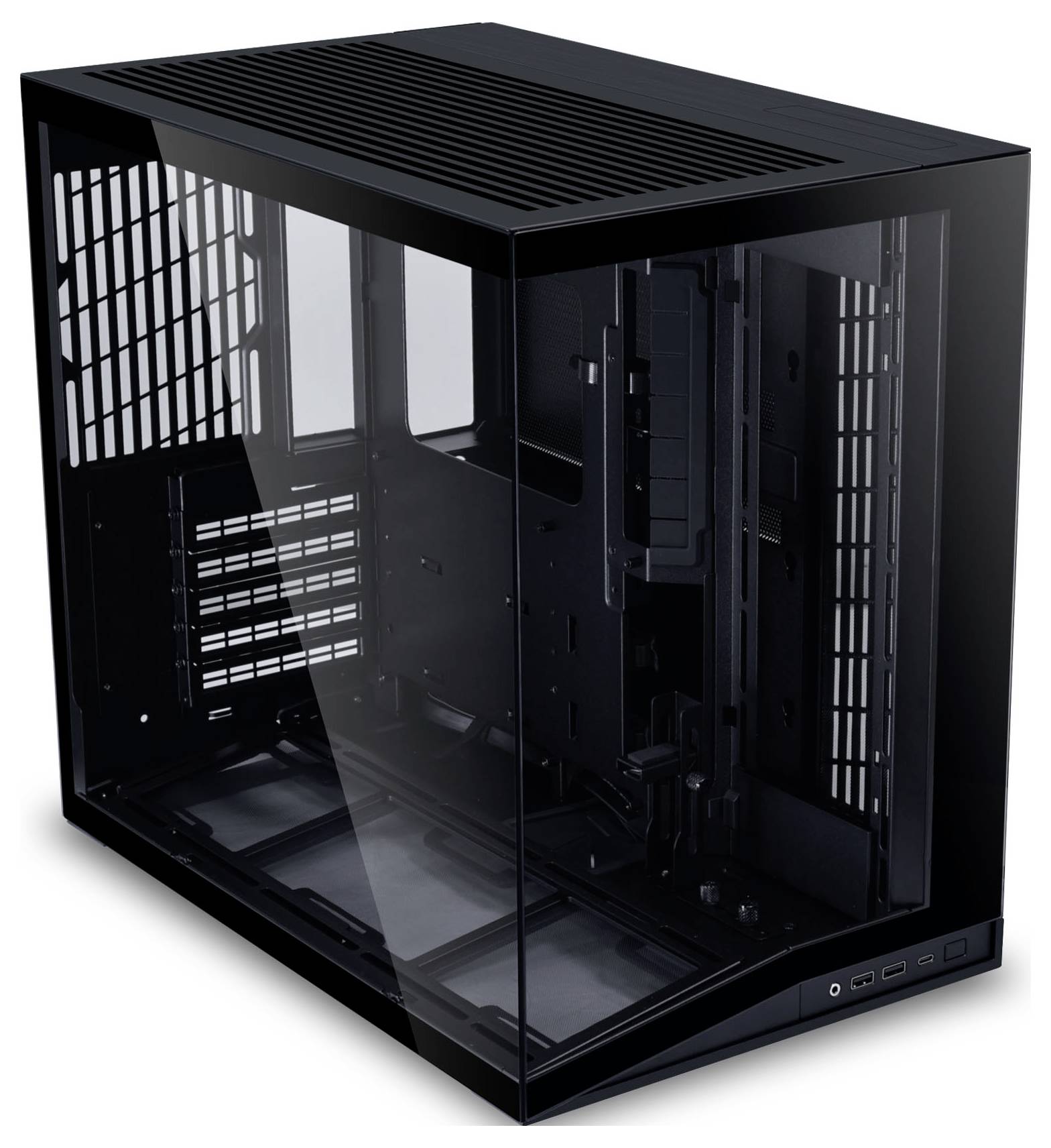 Een zwarte computerbehuizing met een transparant zijpaneel toont een leeg interieur voor hardwareinstallatie, met meerdere ventilatieopeningen.