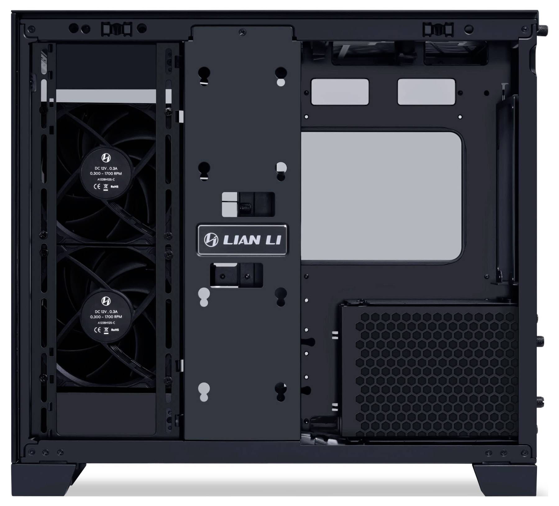 De afbeelding toont de binnenkant van een Lian Li pc-behuizing, met koelventilatoren aan de linkerkant en een PSU-afdekking aan de rechterkant, met ruimte voor andere componenten.