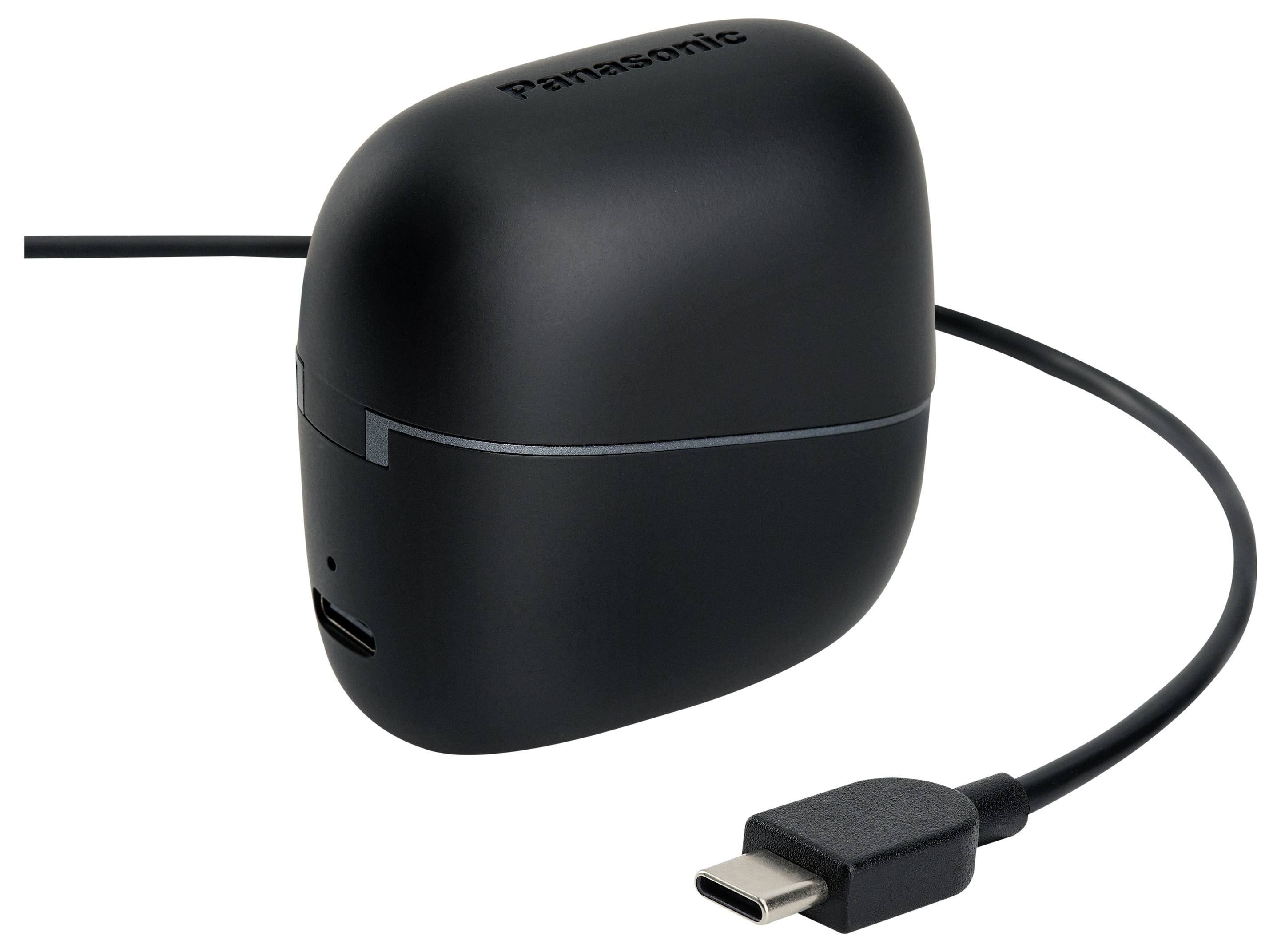 Zwarte Panasonic oplaadcase met USB-C-kabel aangesloten, bekeken onder een hoek.
