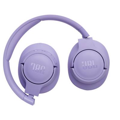 Paarse JBL draadloze koptelefoon, opgevouwen, met het JBL-logo op elk oorkussen. Geschikt voor audio onderweg.
