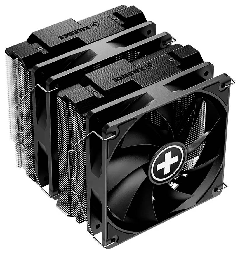 Een grote zwarte computerkoelingventilator met meerdere bladen is bevestigd aan een koellichaam, voorzien van een thermisch geleidende basis en verschillende koelvinnen.