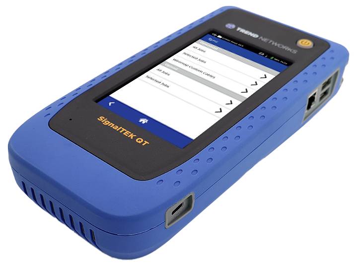 Een blauwe handmatige apparaat met een menuscherm met het label 'SignalTEK CT'. Gebruikt voor netwerktesten, met poorten aan de zijkant.