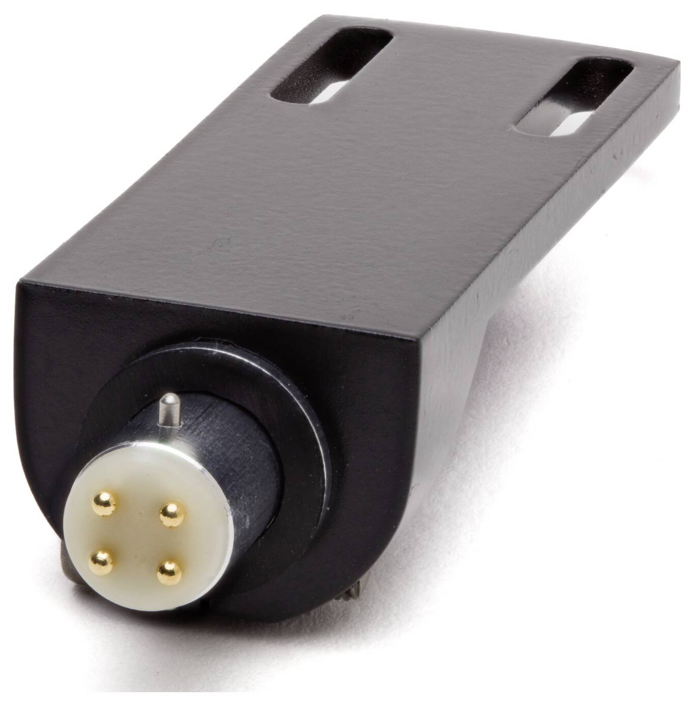 'Zwarte toonarmheadshell met vier gouden aansluitpennen, weergegeven in een close-upweergave.'