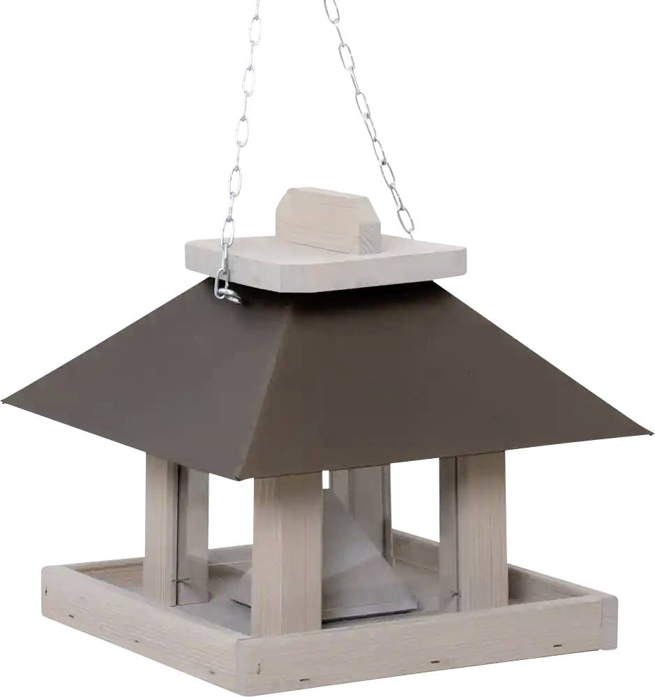 Vierkante voederbak voor vogels met een puntdak in bruine kleur, een houten frame en een metalen ketting om op te hangen.