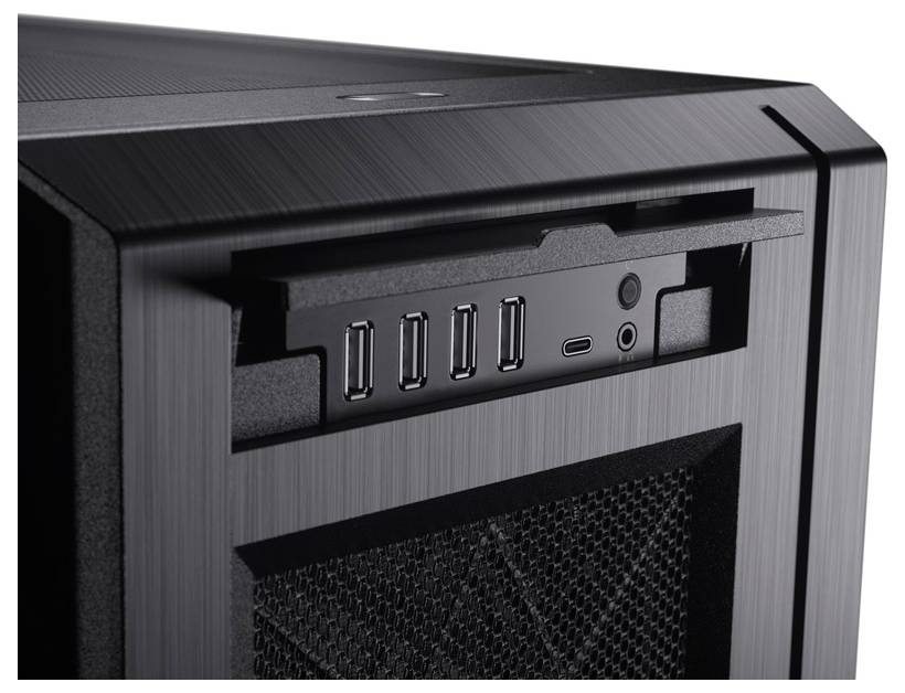 Een close-up van een zwarte computerbehuizing met het voorpaneel waarop de aan/uitknop, vier USB-poorten, een USB-C-poort en een meshgedeelte te zien zijn.