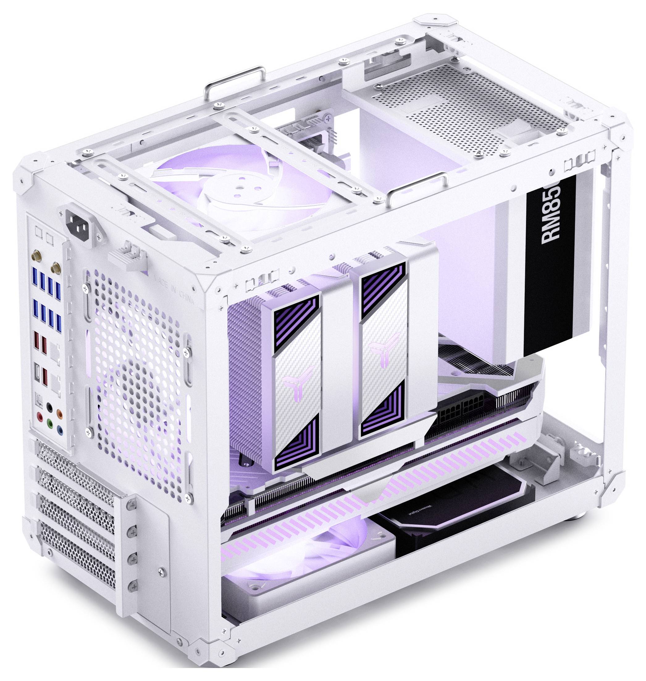 Een witte open-frame computerbehuizing met zichtbare ventilatoren, een voeding gelabeld als 'RM85', en componenten, voorzien van LED-verlichting.