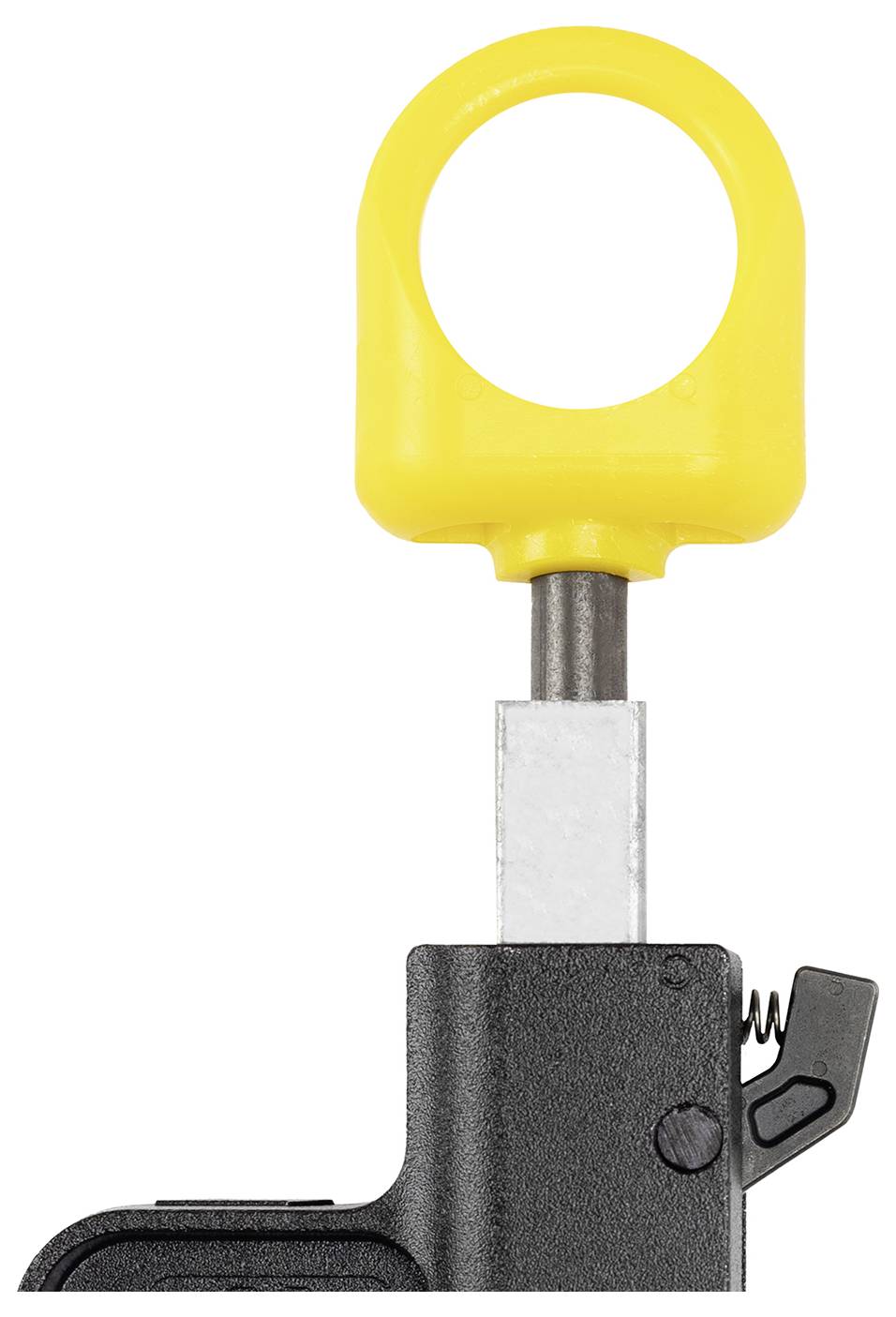 Een close-up van een zwarte veiligheidssluitinrichting met een uitstekende gele hendel, met een rond bovenoppervlak, gebruikt voor het beveiligen van apparatuur in uitgeschakelde posities.