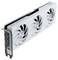 Een witte grafische kaart met het label 'GeForce RTX', voorzien van drie koelventilators; vervaardigd door Palit.