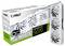 'Palit GeForce RTX 5070 White' videokaart met drie koelventilators, afgebeeld naast zijn retailverpakking.