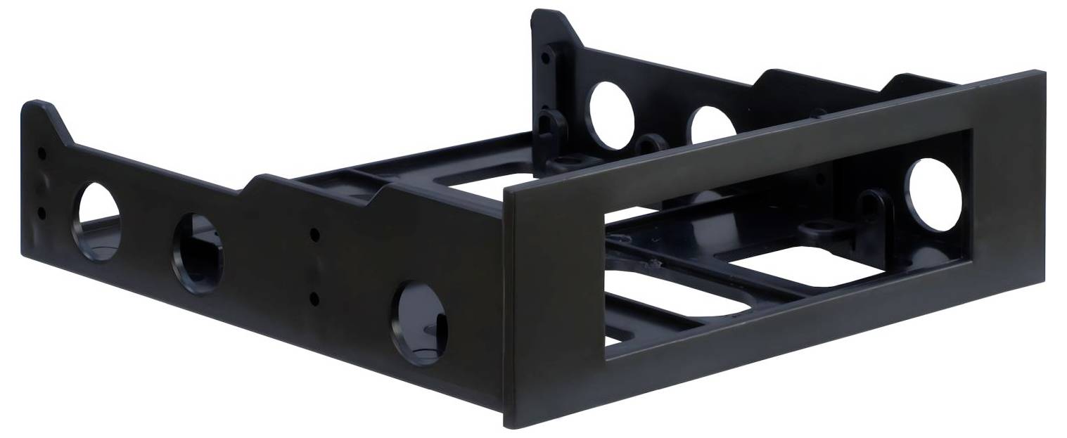 Een zwarte metalen computerbehuizing-adapter met meerdere cirkelvormige gaten, ontworpen om kleinere schijven te monteren in grotere schijfruimtes.