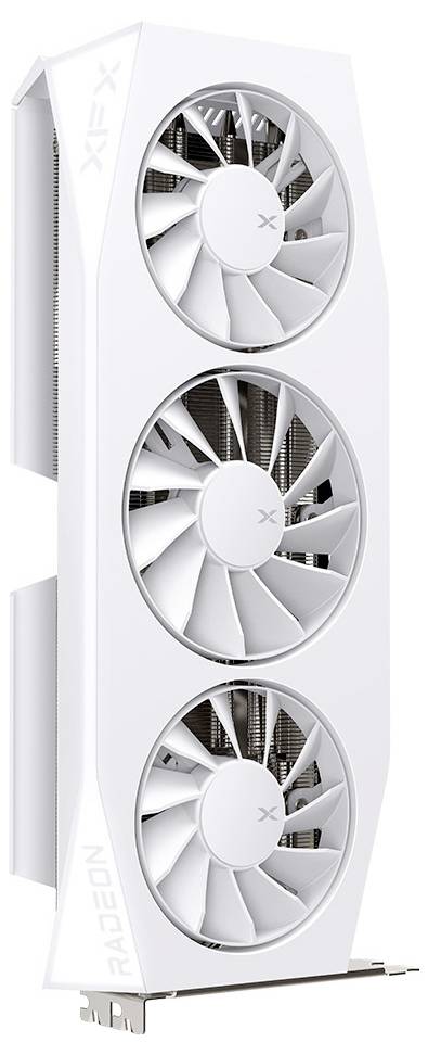 Een witte grafische kaart met drie grote koelventilators, gelabeld als 'XFX RADEON', ontworpen voor gaming of high-performance computing.