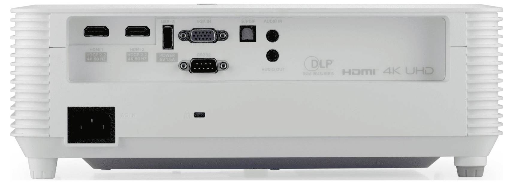 'Achterpaneel van een witte projector met HDMI-, VGA-, USB- en audio-aansluitingen, gelabeld als 'DLP 4K UHD.' Stroomaansluiting linksonder.'