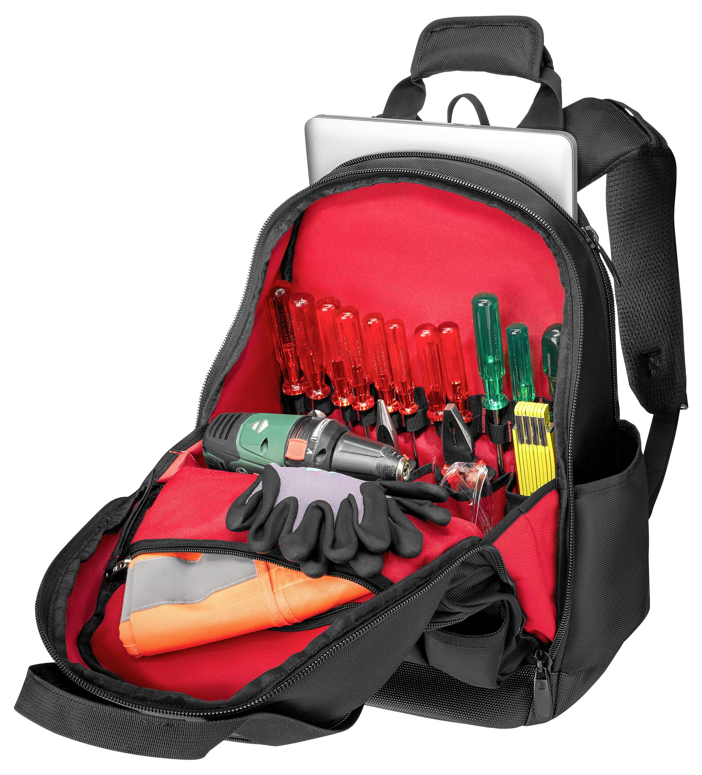 Een zwarte rugzak staat open om zijn inhoud te tonen, inclusief een rij rode en groene schroevendraaiers, een boormachine, een meetlint, handschoenen en een laptop.