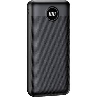 Een zwarte draagbare powerbank met een digitaal display dat '100' weergeeft, wat wijst op volledige oplaading.