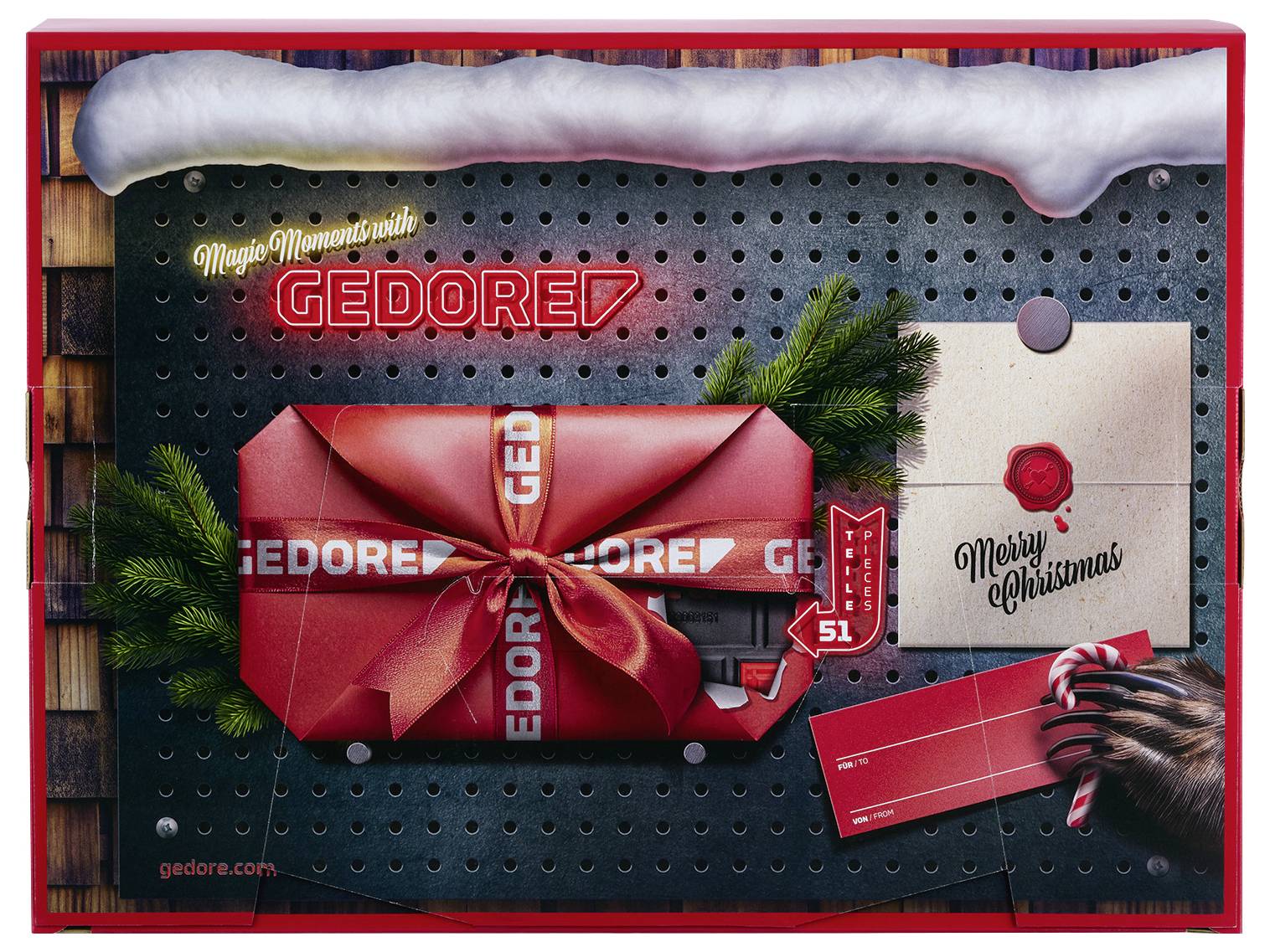 Een feestelijke gereedschapskist met kerstcadeauverpakking met 'Gedore' branding, omringd door sneeuw, een verzegelde envelop met 'Merry Christmas'.