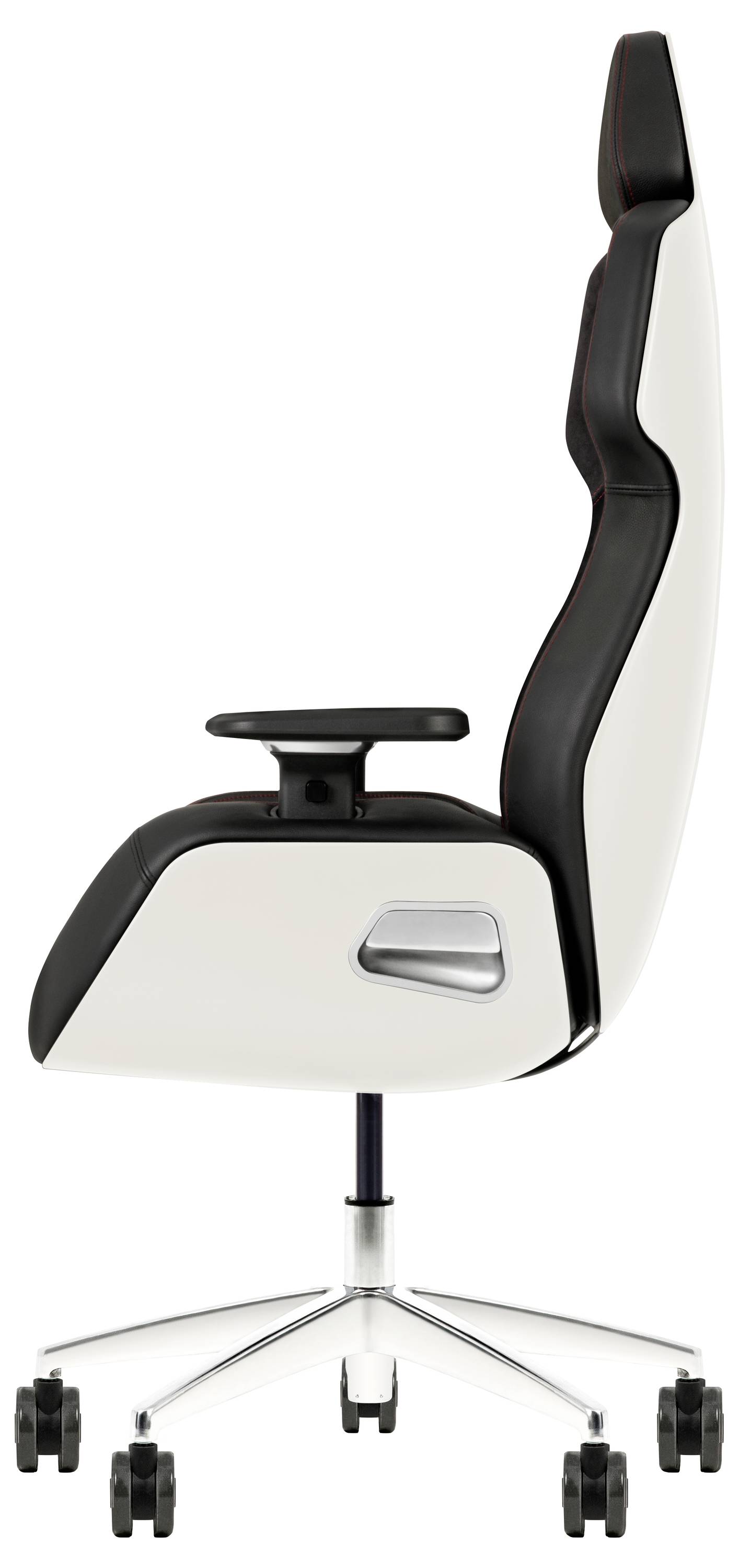 Een zijaanzicht van een moderne bureaustoel met verstelbare armleuningen, een hoge rugleuning en een wielbasis, met een strak zwart-wit design.