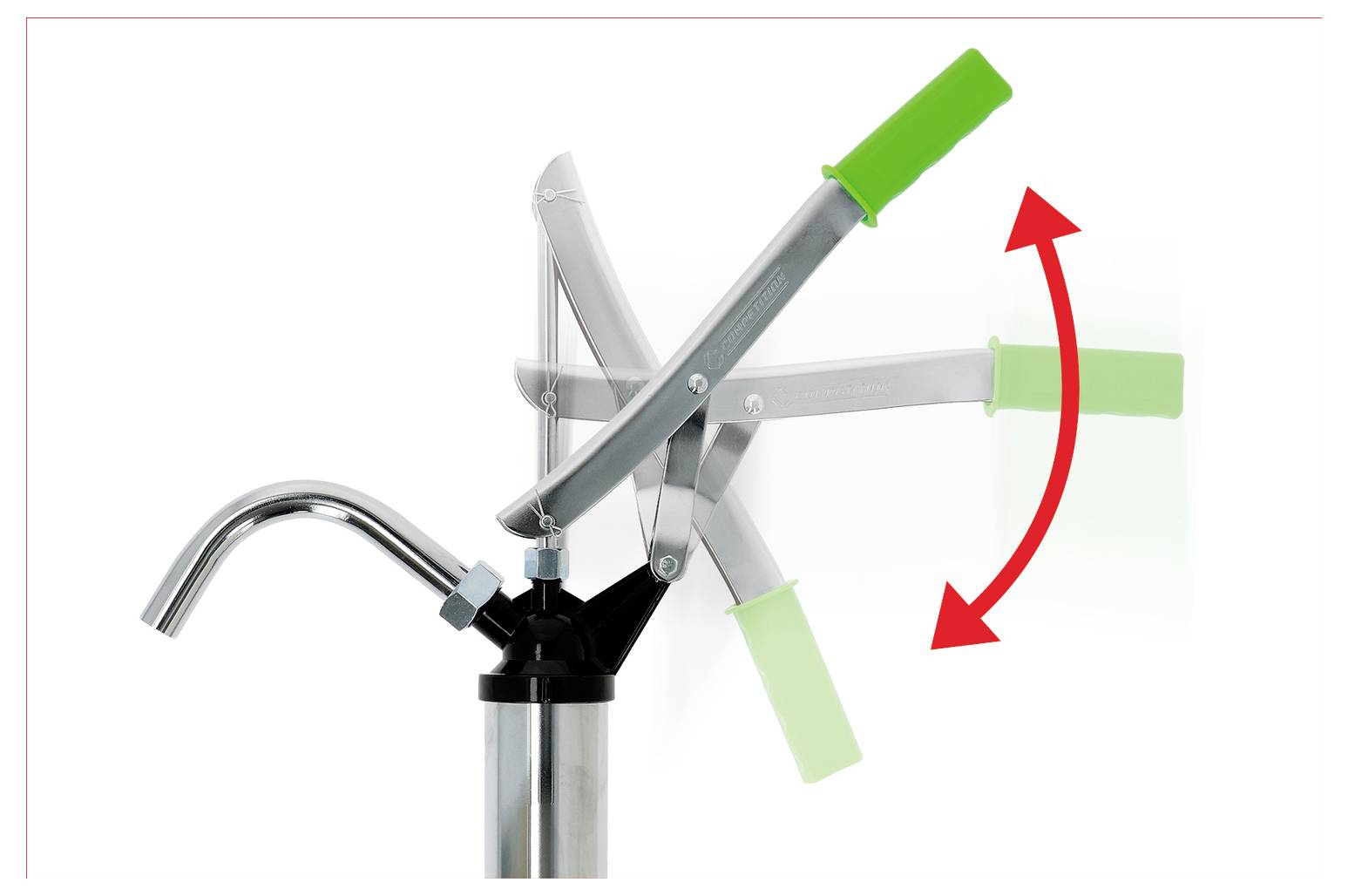 Een roestvrij stalen handpomp met een groene hendel die in verschillende posities wordt weergegeven, waarbij de pompbeweging wordt geïllustreerd die nodig is om het apparaat te bedienen.