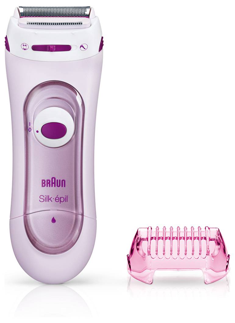 Roze elektrische onthaarder met het label 'Silk-épil' met daaraan bevestigd een trimmer-opzetstuk, geplaatst naast een bijpassende roze kam.