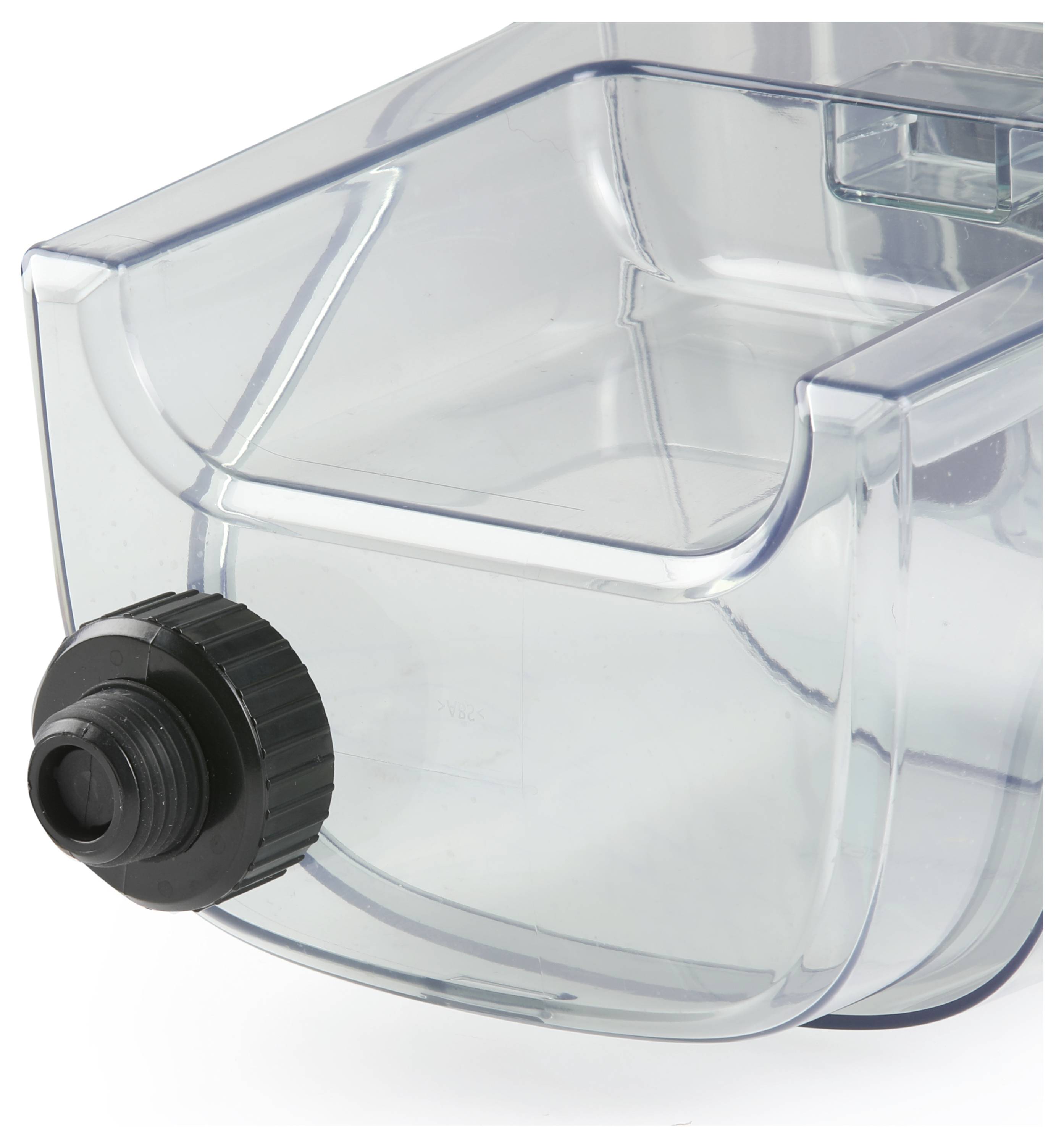 Een transparante plastic container met een zwarte tuit, gebruikt voor het afgeven van vloeistoffen, bekeken vanuit een hoek die de zijkant en voorkant toont.