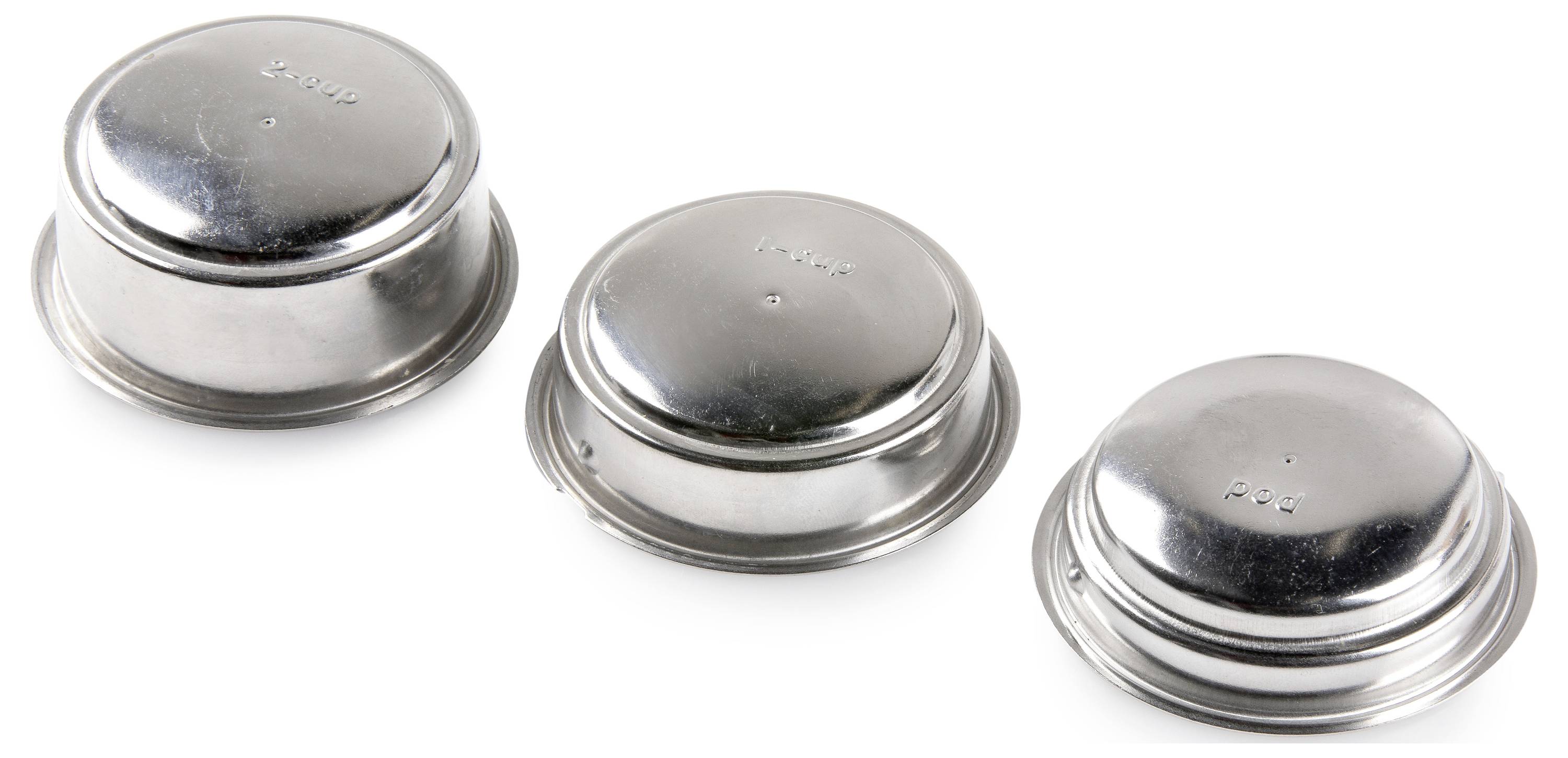 Drie metalen filterdragers met labels 'Single', 'Double' en 'Pod' van links naar rechts, gebruikt voor het maken van koffie met verschillende hoeveelheden.
