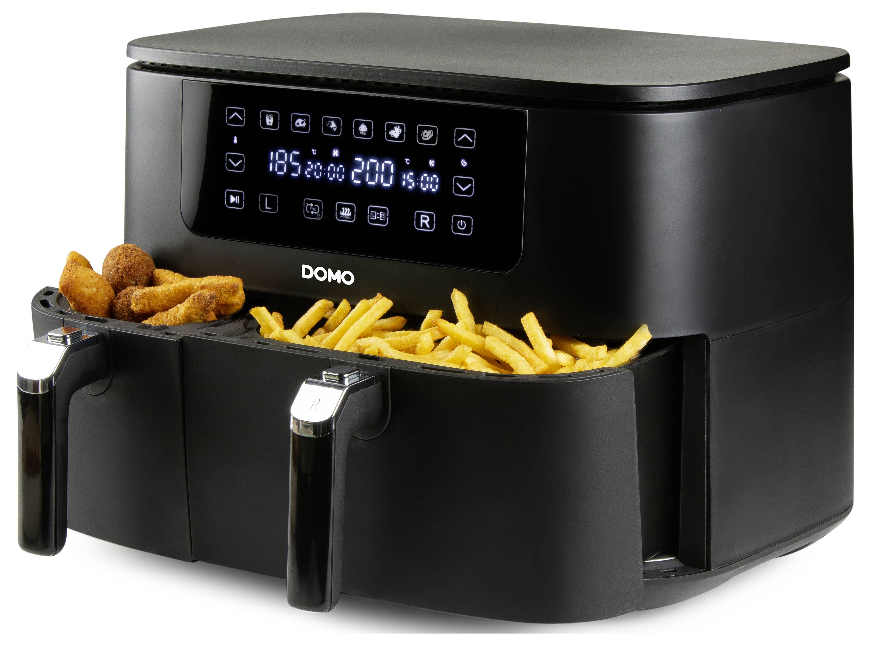 Een zwarte airfryer met dubbele manden, voorzien van een digitaal bedieningspaneel. Rechter mand bevat frietjes; linker mand bevat verschillende gefrituurde gerechten.
