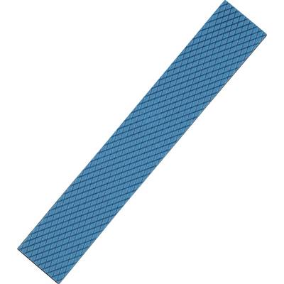 Een blauwe gestreepte yogamat diagonaal uitgerold, met een ruitvormige textuur, gebruikt voor oefeningen of yogapraktijk.