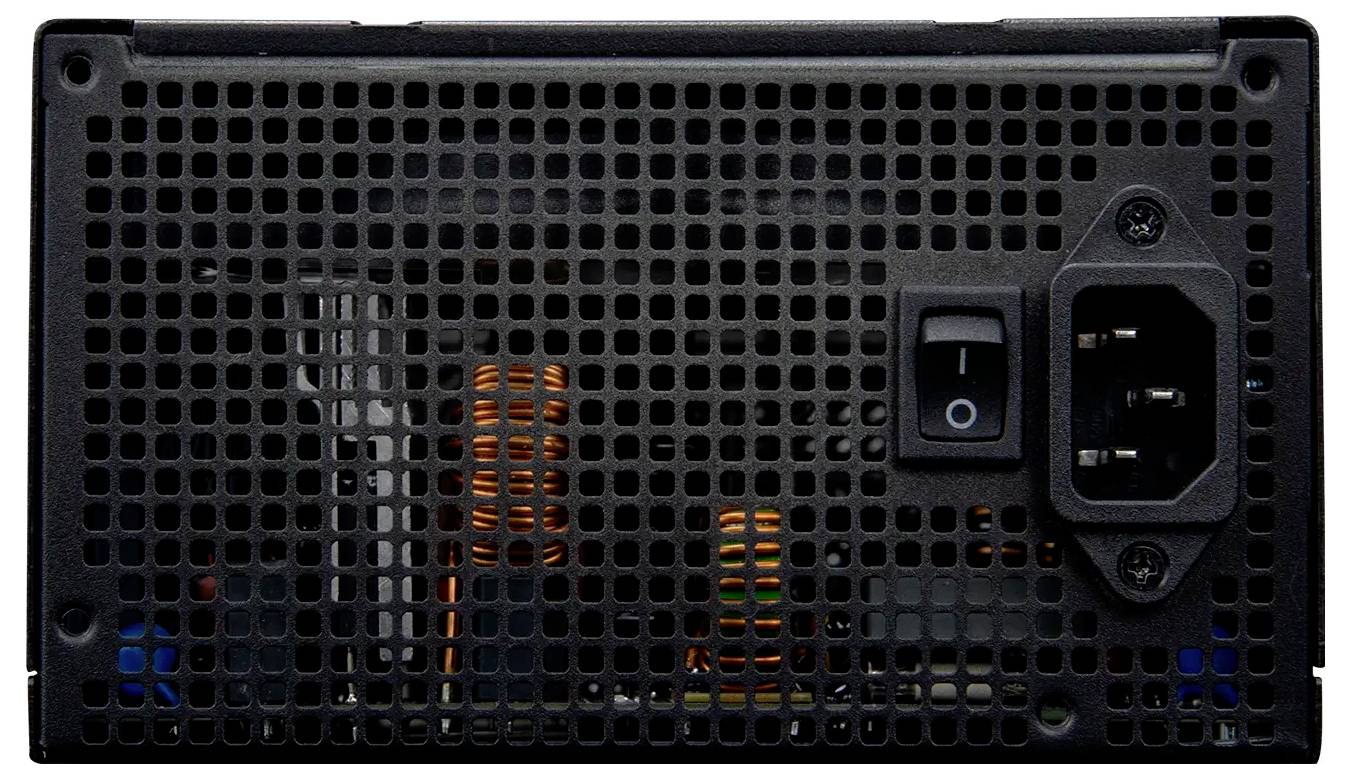 Computervoeding met een geperforeerde achterpaneel met een aan/uit-schakelaar en een AC-ingang.