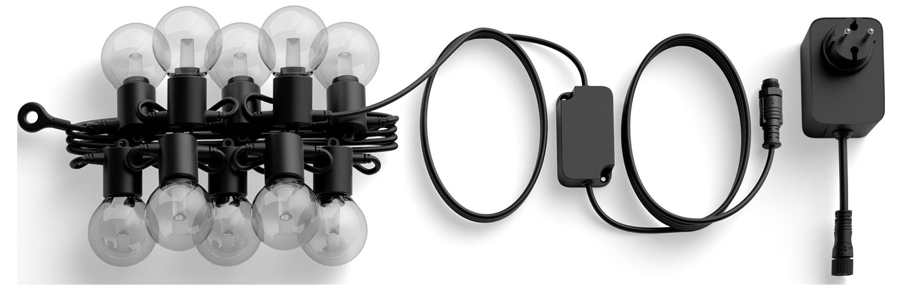 Snoerverlichting met lamphouders en een stekker, netjes opgerold naast een voedingsadapter, ontworpen voor gebruik als decoratieve buitenverlichting.